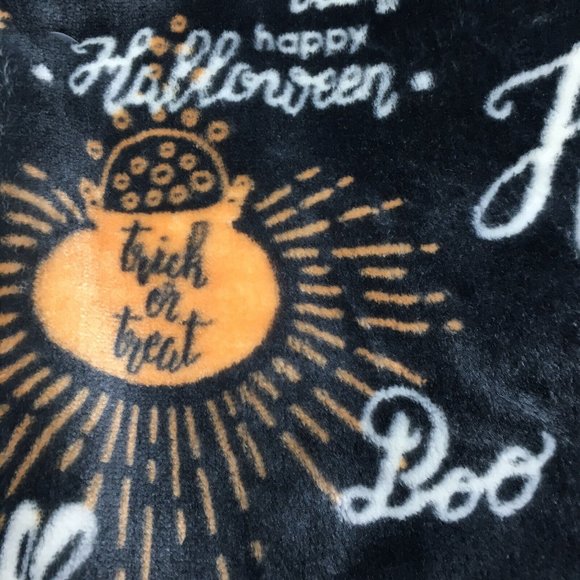 Halloween Haunt Throw Blanket Micro Fleece Bat Owl Spiderweb Trick or Treat Gray - Picture 6 of 7